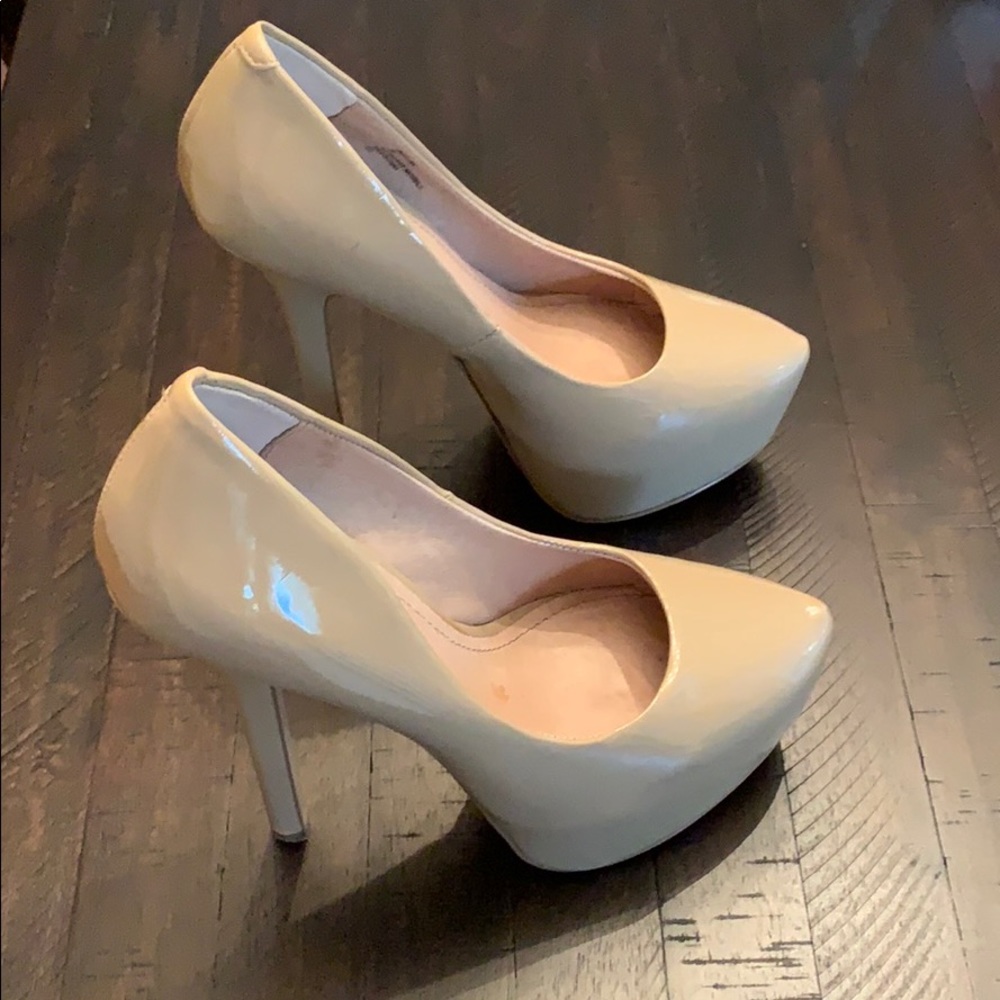 Women’s platform pumps